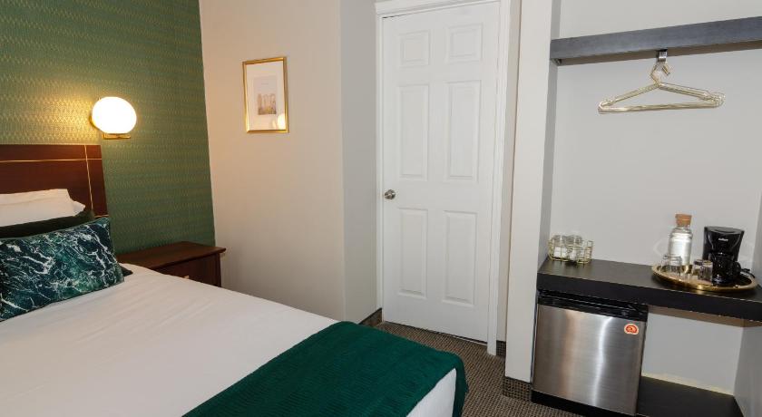 Image of Queen Room 5