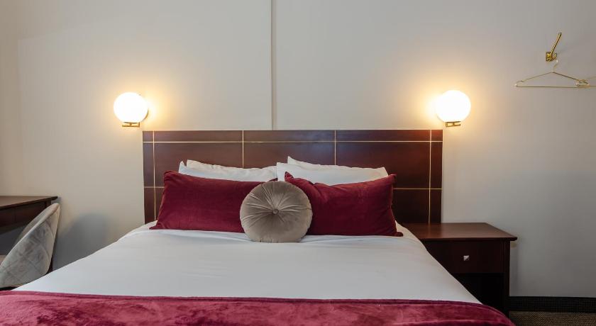 Image of Queen Room with Spa Bath 16