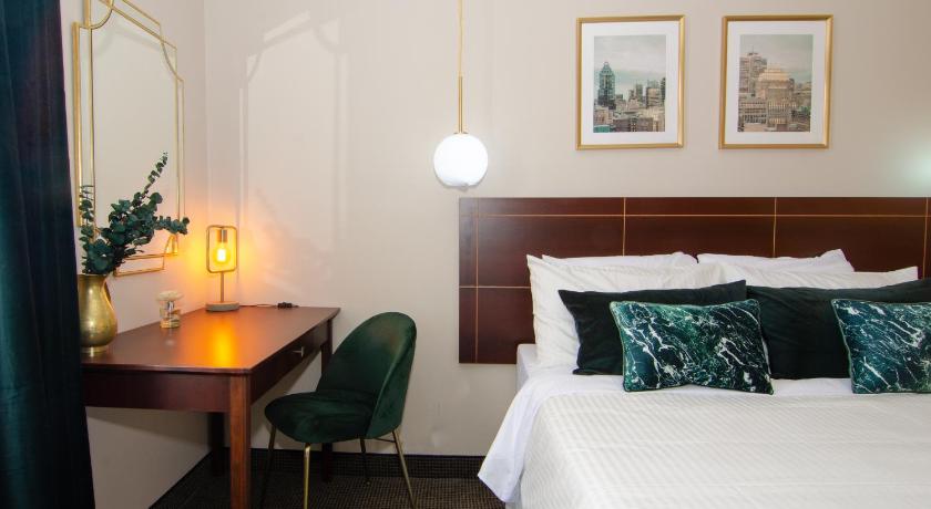 Image of Queen Room with Spa Bath 11
