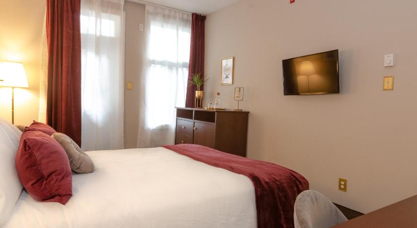 Image of Queen Room with Garden View 9