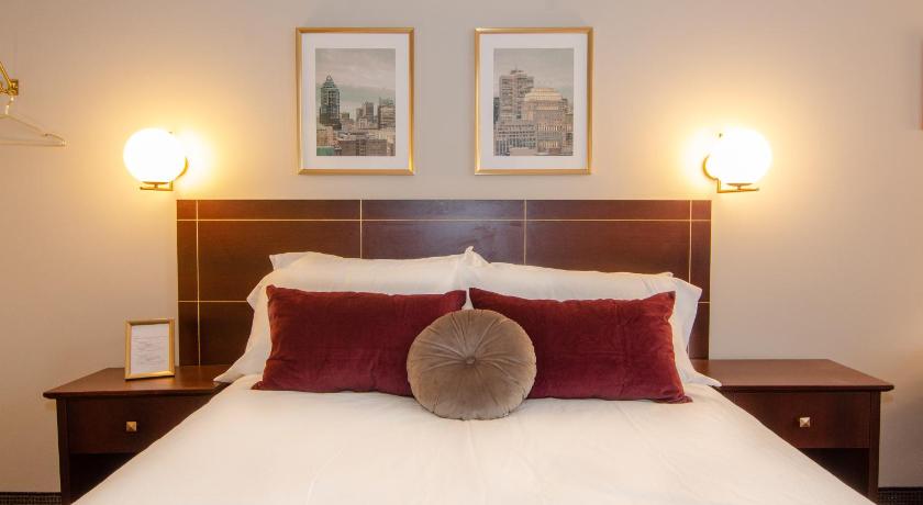 Image of Queen Room with Garden View 8