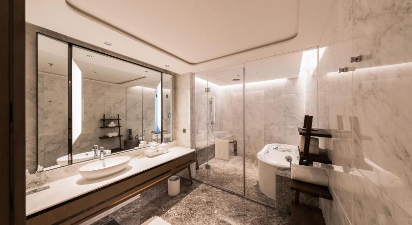 Image of 1 Bedroom Suite, 1 King 5