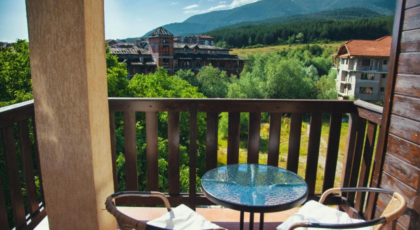 Cozy apartment next to the forest and the gondola - image 12