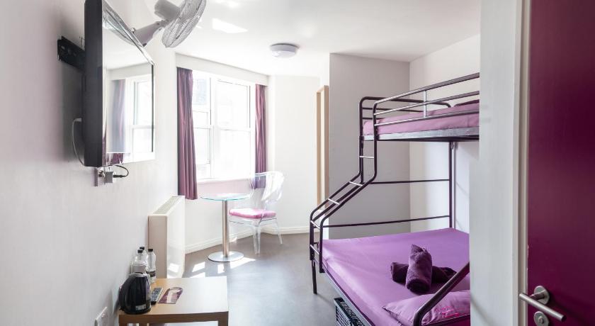 Image of Triple Room Ensuite 1