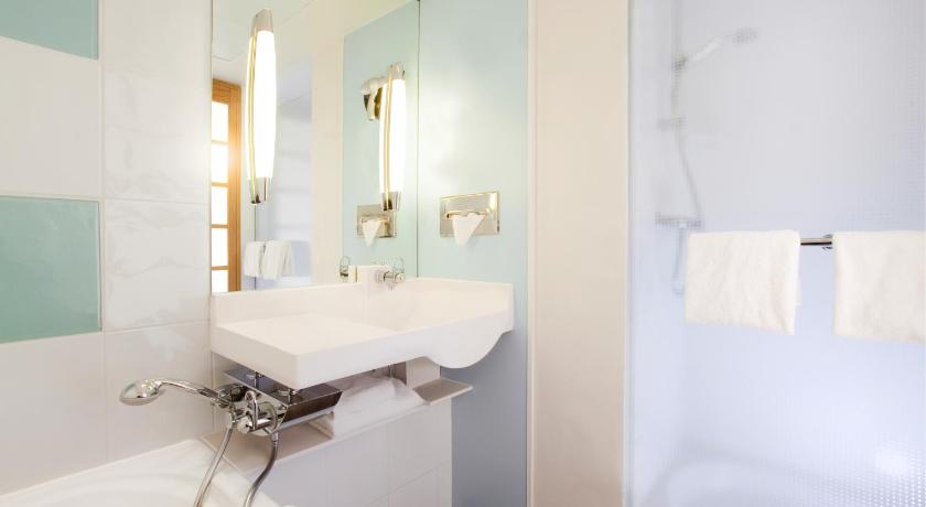 Image of Superior Room - 1 queen bed and 1 double sofa bed 2