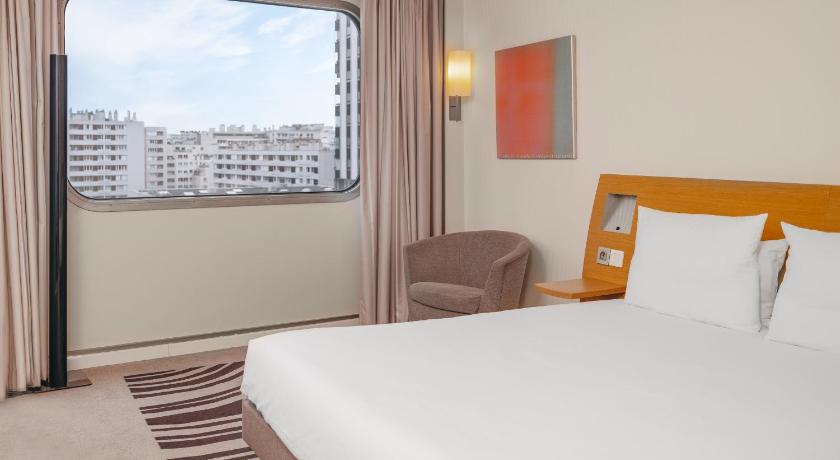 Image of Classic room with family 1 queen bed and 1 single sofa bed 3