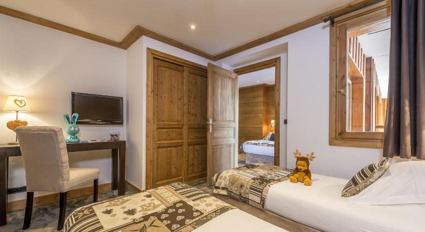 Image of Familiy Room 2 adults + 2 children 1