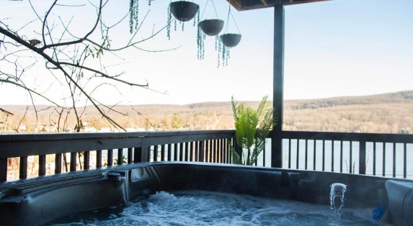그린우드 레이크 (NY) Lakeview Villa with Private Hot Tub, Firepit & Spacious Decks with Breathtaking Cliff Views 5성급 숙소 부대시설