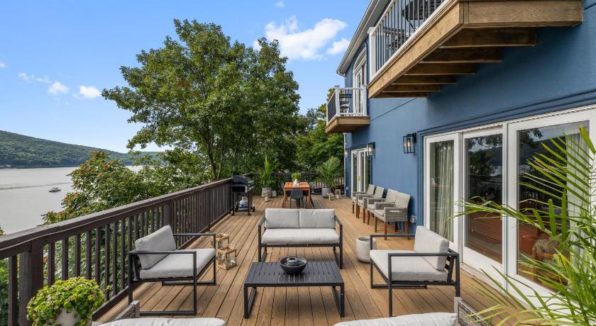 그린우드 레이크 (NY) Lakeview Villa with Private Hot Tub, Firepit & Spacious Decks with Breathtaking Cliff Views 5성급 숙소 로비
