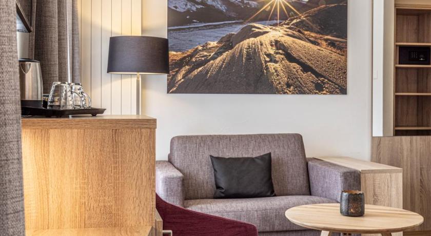 Image of Superior Double Mountain View 15