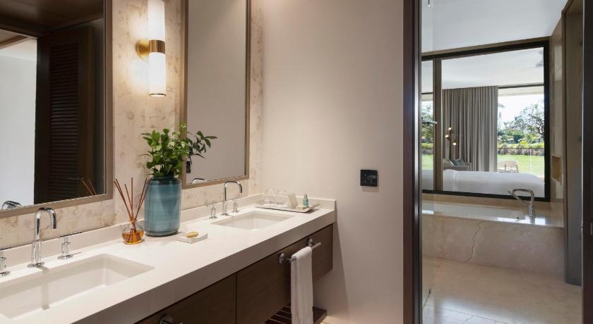 Image of Premier Jr. Suite with Patio 11