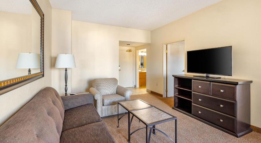 Image of 2 Bedroom 1 King 1 Queen Suite With Balcony 6