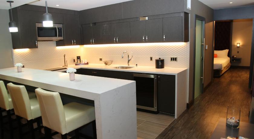 Image of King Suite with Living Room - Non Smoking 1