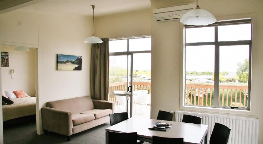 Image of Family Room 0