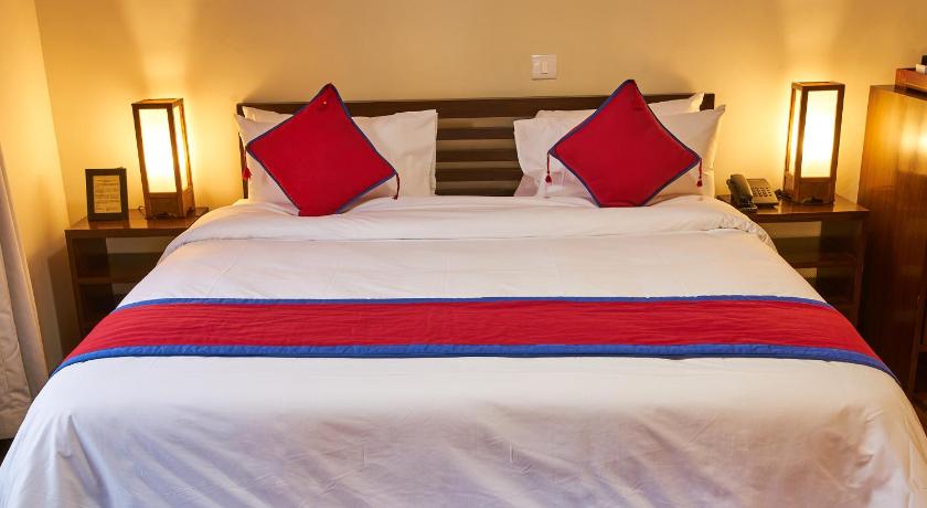 Image of Deluxe King Room 9