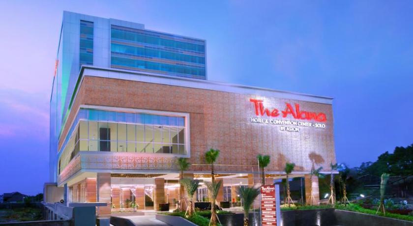 Entrance, The Alana Hotel and Convention Center  Solo by ASTON in Surakarta