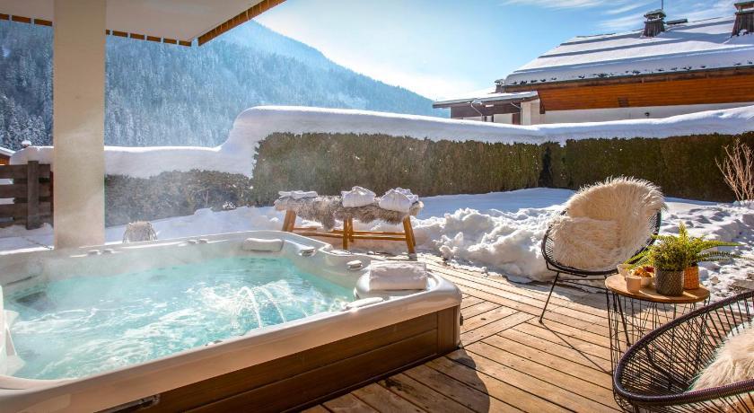 Chalet Alyssum - OVO Network