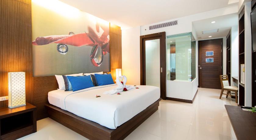 Image of Deluxe Double or Twin Room with Pool Access 13