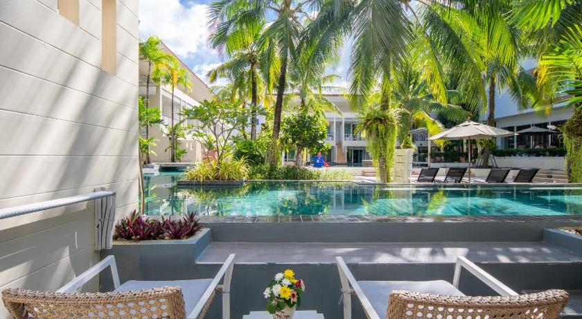 Image of Deluxe Double or Twin Room with Pool Access 3