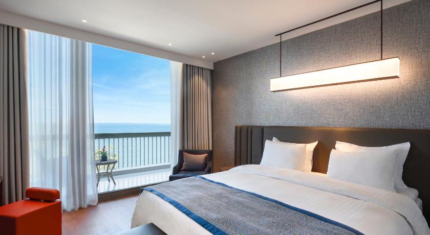 Image of Deluxe Suite with Sea View 0