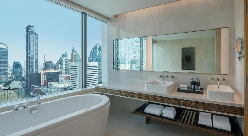 Image of Club Lounge Access, 1 Bedroom Studio Suite, 1 King, Corner Room 3