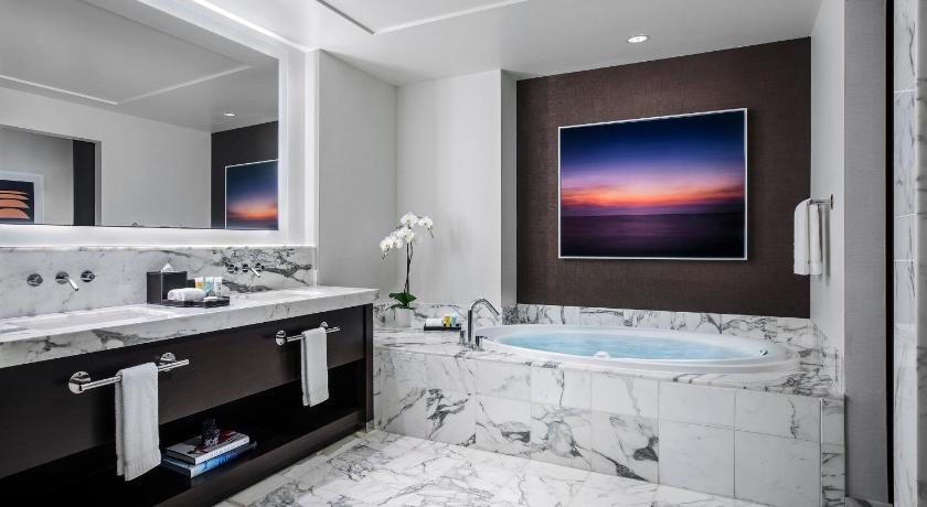 Image of Signature Suite with 2 Queen Beds 2