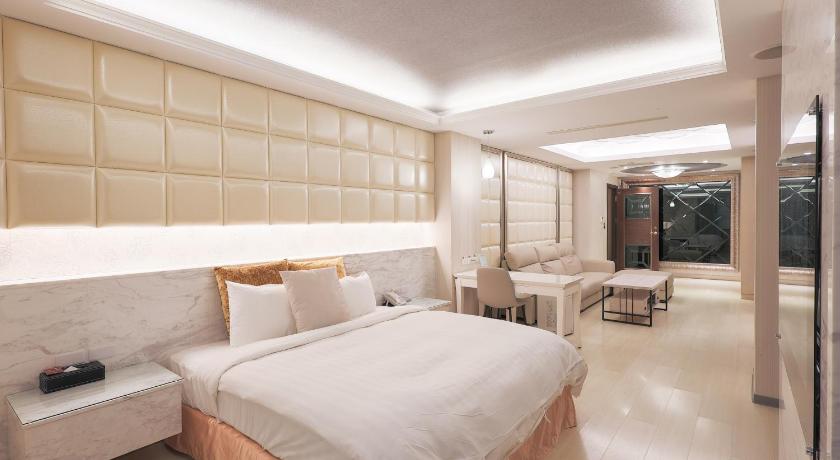 Image of Deluxe Suite 1