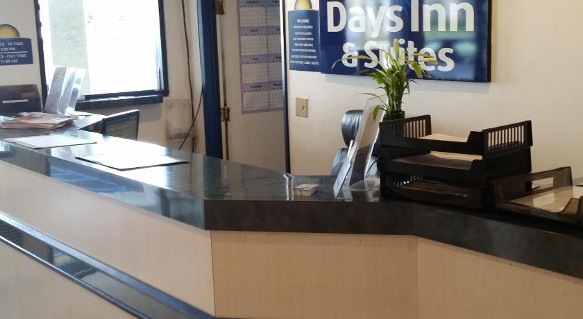 Days Inn by Wyndham Orange Anaheim photo