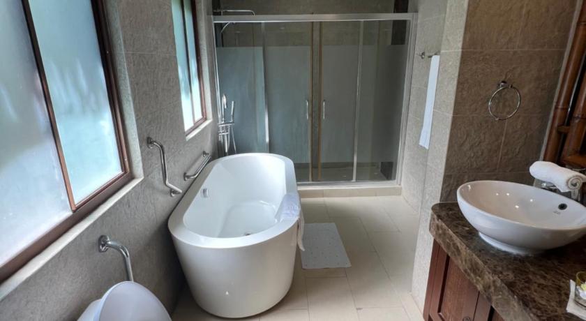 Image of Premier Seaview 16