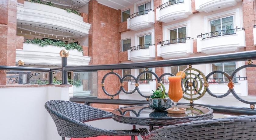 Leva Hotel and Suites Mazaya Centre - image 3