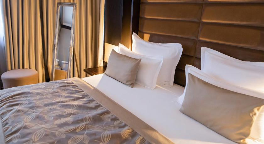 Image of Superior Suite 6