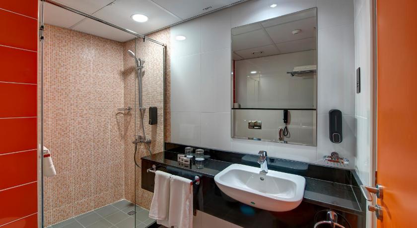 Image of Superior Waterfront Family Room 2