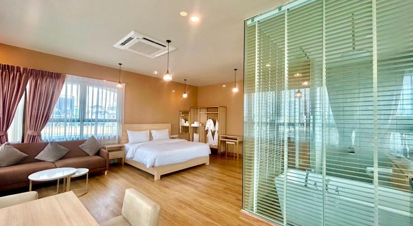 Image of Deluxe King Room 0