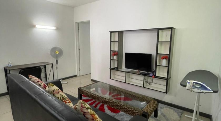 Image of 1 Bedroom Apartment with Garden 0