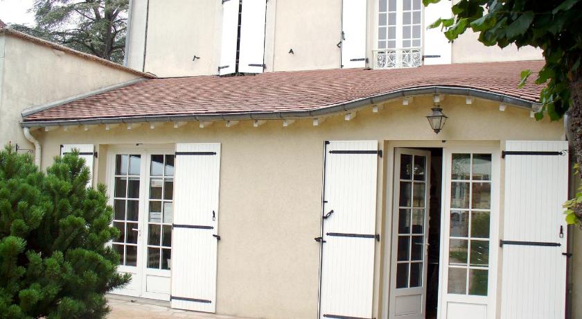Maison d'Hotes Villa Brindille — Hotel in Bois-le-Roi