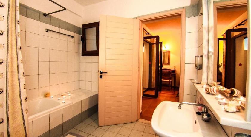 Club Lyda Hotel - image 11