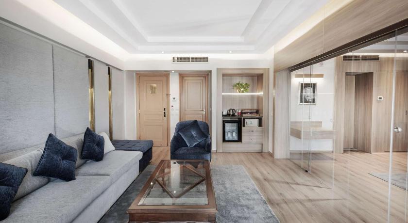 Image of Executive Suite 7