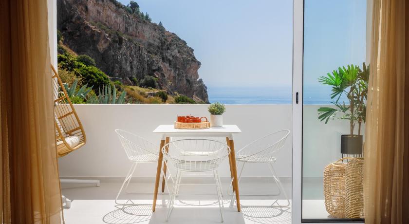 Sesimbra Beach Apartment - Direct Beach Access
