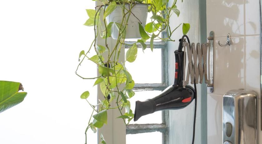 Image of Bed in 4-Bed Mixed Dormitory Room with Shared Bathroom 6