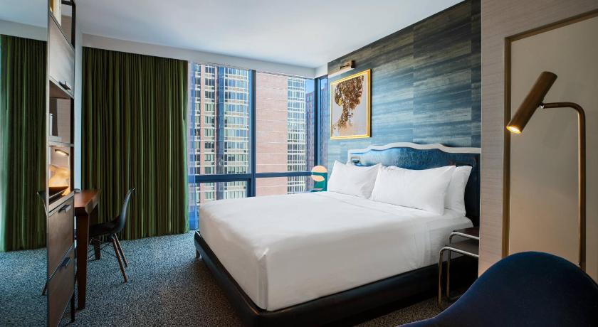 Image of King Room with City View - Hearing Accessible 0