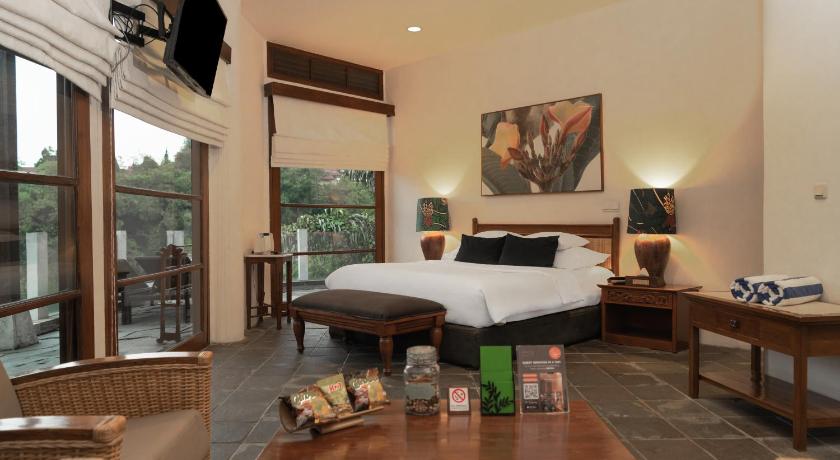 Image of Grand Pool Suite 4