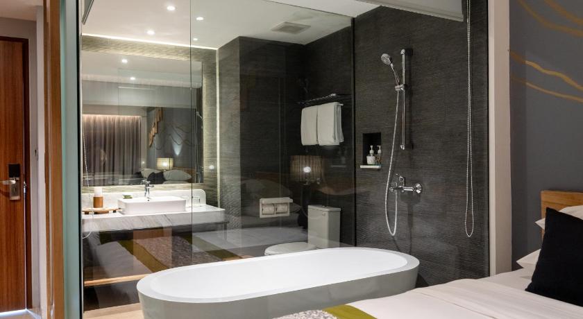 Image of Deluxe Pool View 3