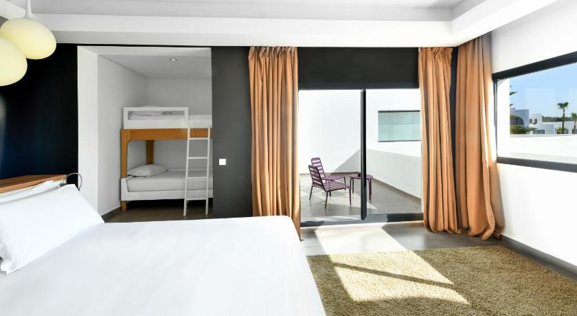 Image of FAMILY ROOM, 1 King Size Bed, 2 Bunk Beds 5