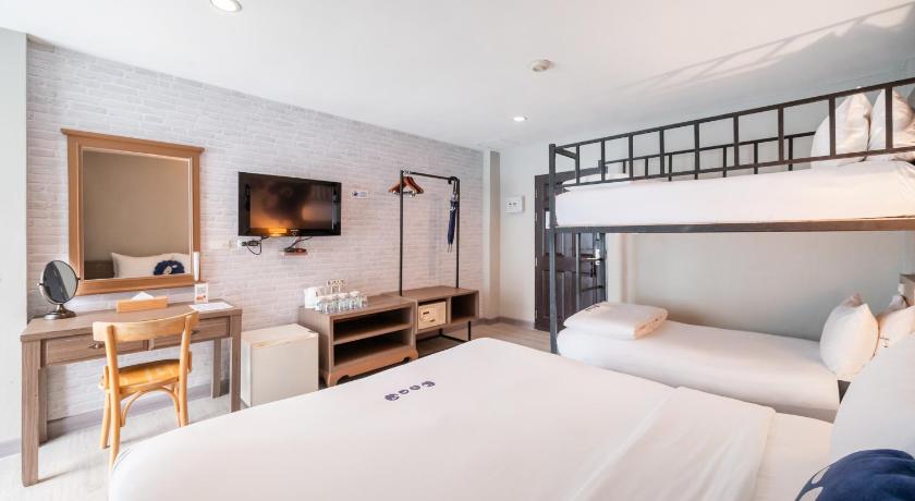 Image of 1 King Bed With Bunk Bed Non-Smoking 4
