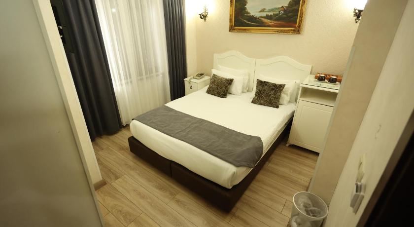 Image of Standard Double Room 0