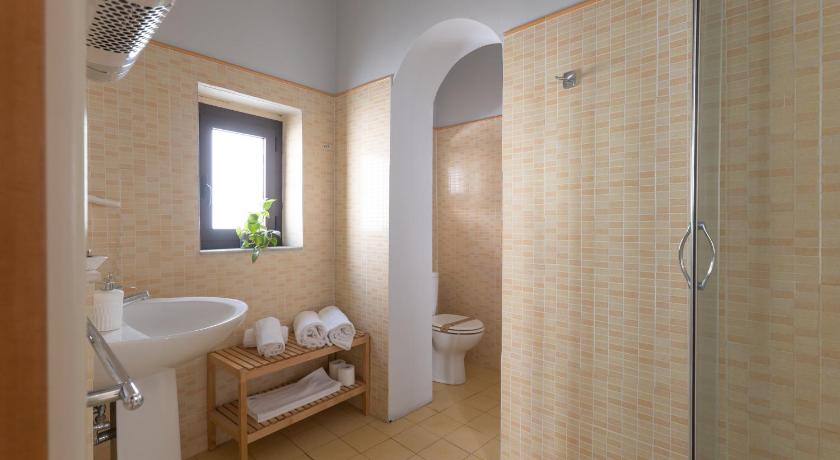 Image of Double or Twin Room with Private Bathroom 3