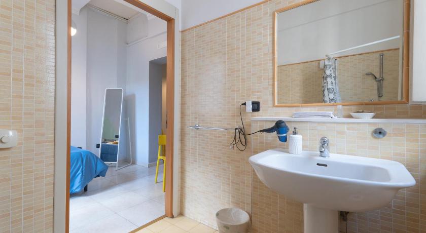 Image of Single Room with Private Bathroom 3