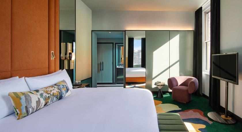 Zdjęcie: Premier Deluxe, Guest room, 1 King, Park view, Corner room 4