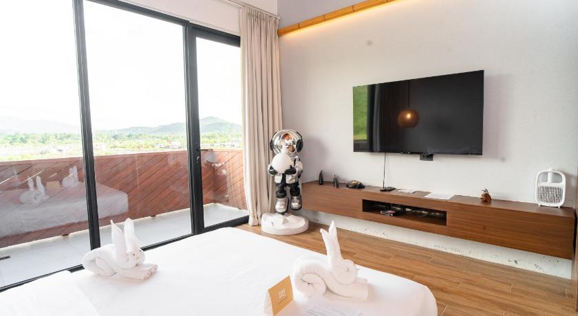 Image of Deluxe Mountain View 12