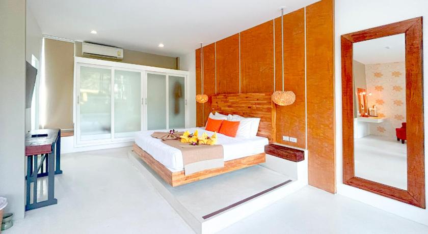 Image of Deluxe Pool View Suite 4